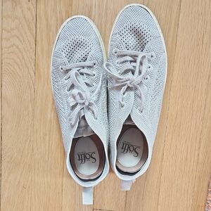 Sofft Knit Sneakers - Gray
